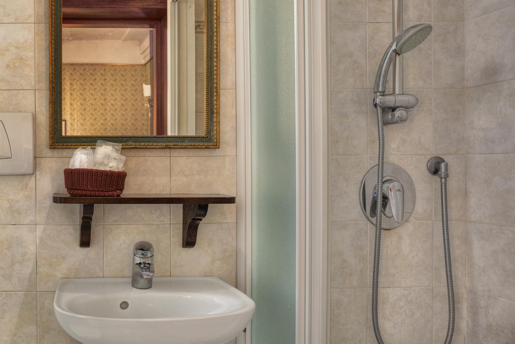 Hotel Galleria Венеция Экстерьер фото
